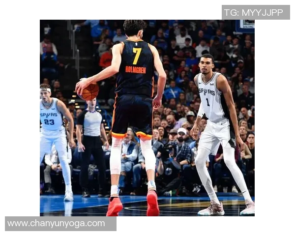 2016年NBA季后赛雷霆与马刺第三场激战回顾与精彩瞬间分析