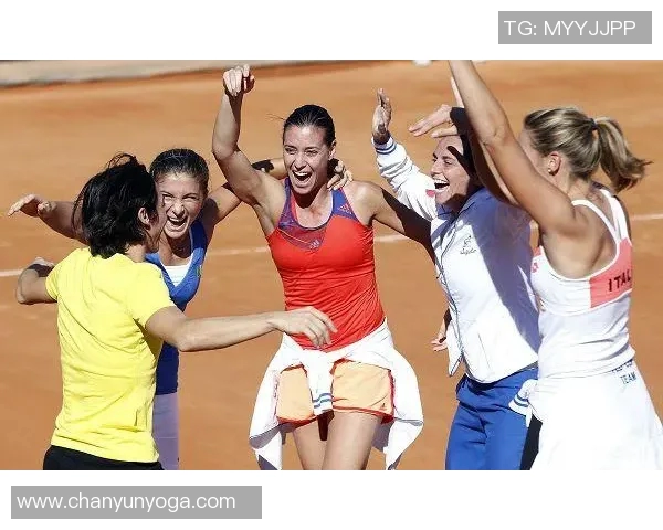 意大利女队与俄罗斯女队的精彩对决展现足球魅力与团队精神