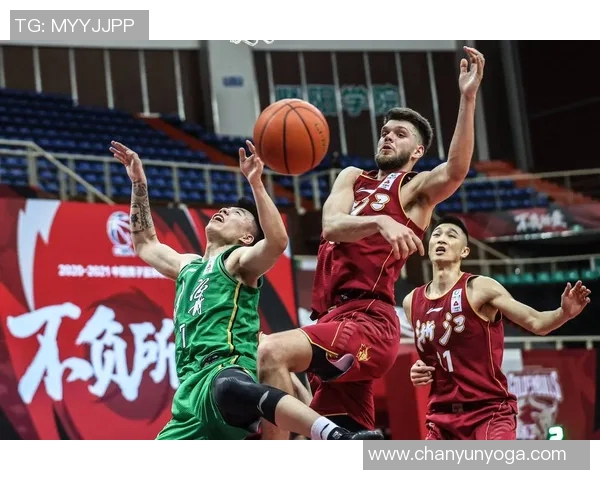 浙江稠州银行与深圳队激战正酣争夺篮球赛季荣耀与胜利