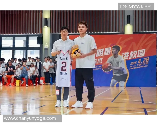 明星合照篮球场上的精彩瞬间与背后的故事揭秘