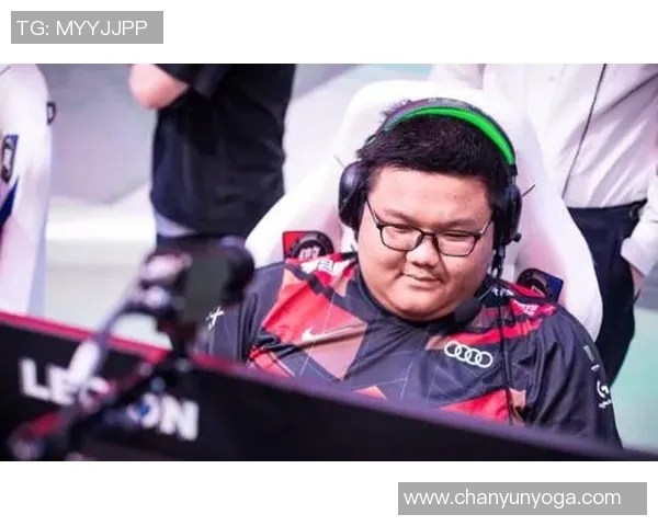 LNG战队的荣耀与挑战：从默默无闻到英雄联盟舞台的奋斗历程